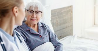 Das Durchgangssyndrom: Wenn ältere Menschen nach einer Operation nicht mehr sie selbst sind | apomio Gesundheitsblog
