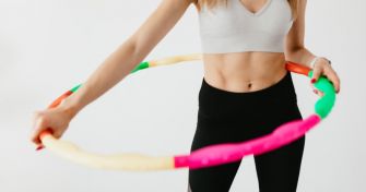 Gesund, schlank und glücklich durch Hullern? Hula Hoop – der neue Fitness-Trend! | apomio Gesundheitsblog