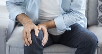 Warum die Kniescheibe rausspringen kann - Ursachen, Symptome und Behandlung | apomio Gesundheitsblog