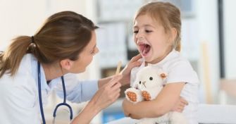 Mandelentzündung bei Kindern: Entfernung nicht immer sinnvoll | apomio Gesundheitsblog