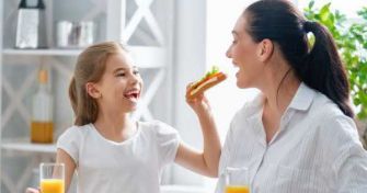„Brainfood“ für Kinder und Erwachsene: Gesunde Pausensnacks für ein fittes Gehirn