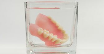 Gesunde Zähne: Reinigung der Dritten | apomio Gesundheitsblog