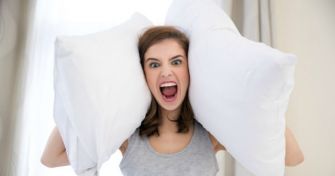 Schnarchen: Die besten Methoden gegen den Lastwagen im Schlafzimmer | apomio Gesundheitsblog