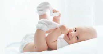 Schuppen bei Babys - Milchschorf oder Kopfgneis?
