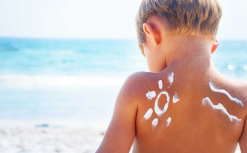 Sonnencreme ein wesentlicher Teil des Schutzes - apomio.de Gesundheitsblog